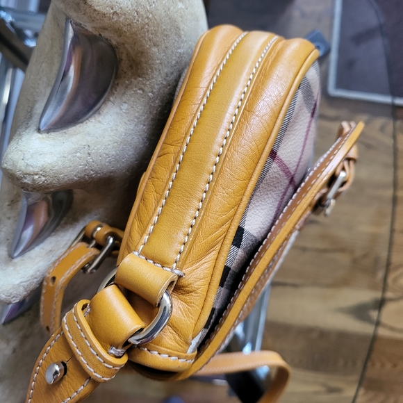Burberry Haymarket Check Crossbody Bag. Rare Collectible..authentic!! w/COA - Picture 4 of 13